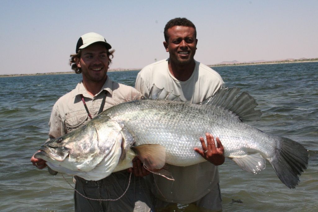 Montañas climáticas Gemidos amenaza Egipto-Lago Nasser - Iverus Viajes de Pesca